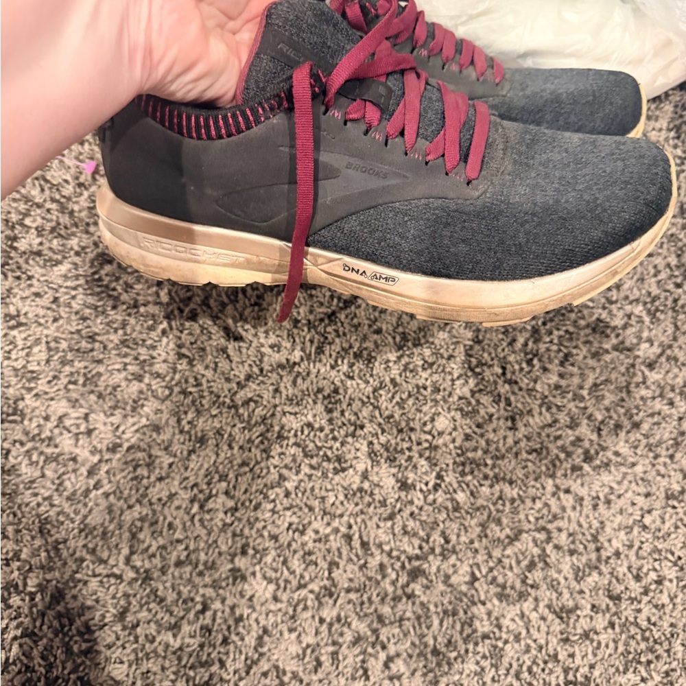 Brooks womens black/Gray Running Shoes with Maroon Laces